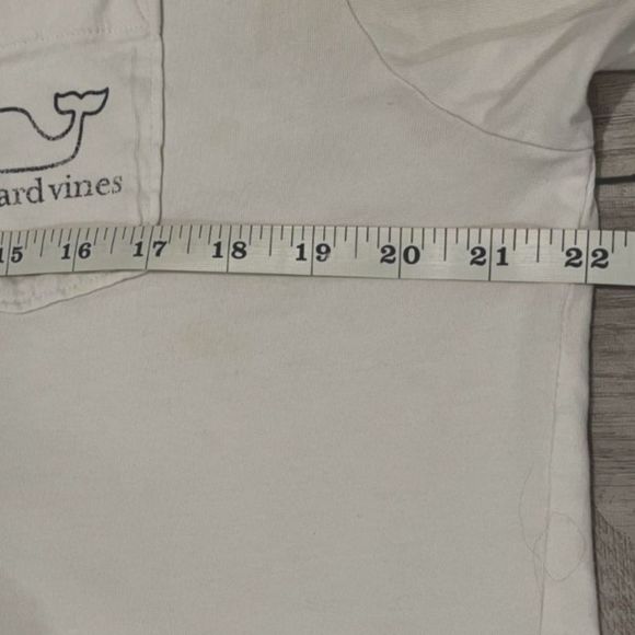 Vineyard Vines t-shirt size M/L - Picture 5 of 6